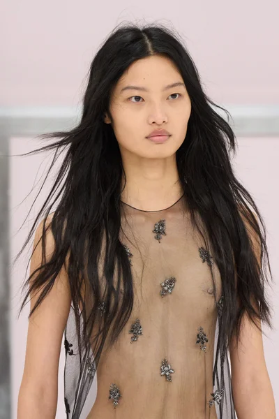 Look 11